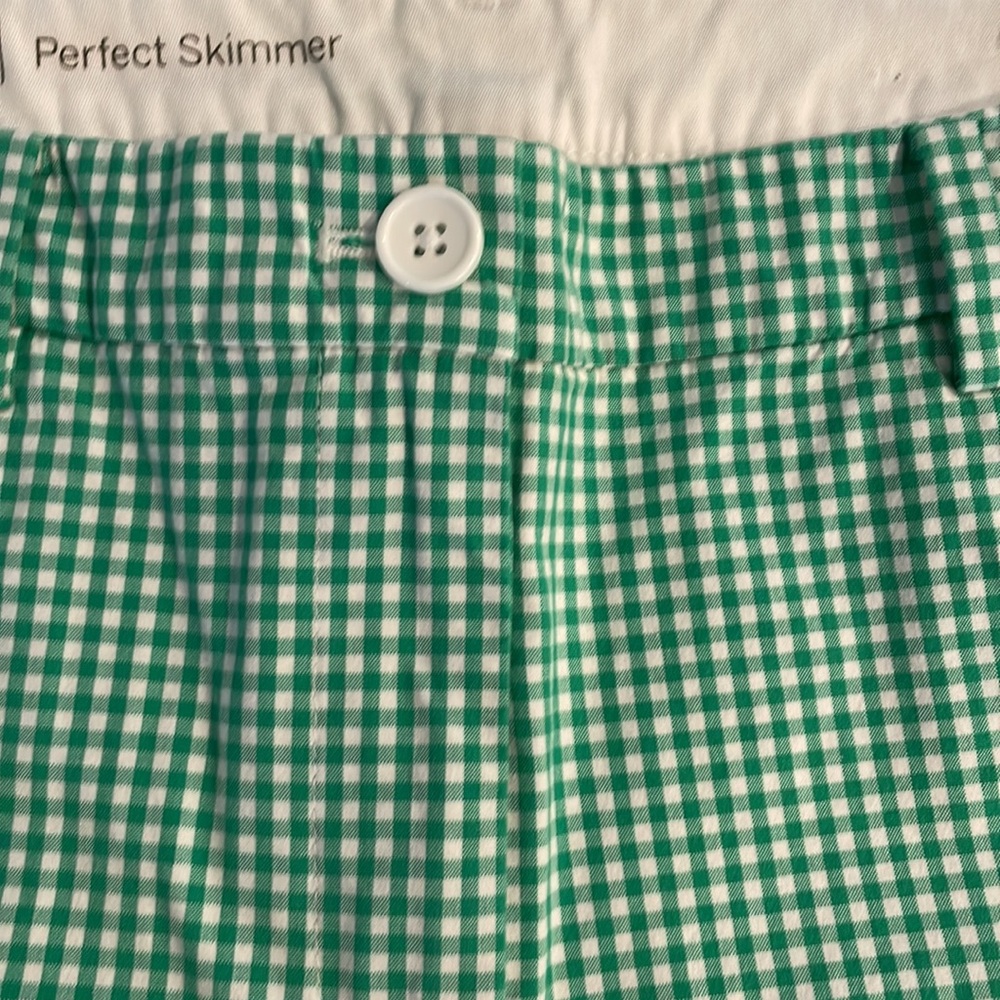 TALBOTS Perfect Skimmer green check cropped pants. EUC. Size 10. Inseam 21”.